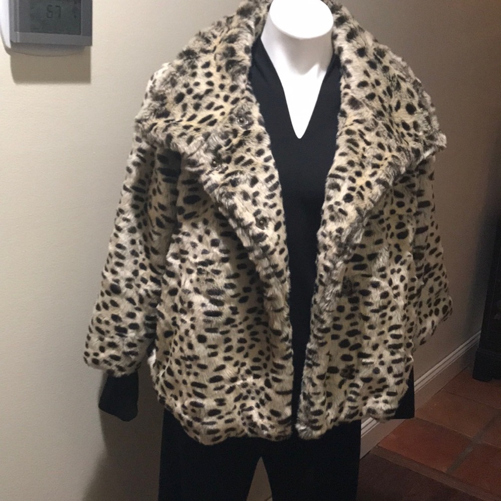 1/2 Off Sale (was $50) Vigoss Collection Faux Leopard Print Cropped Coat